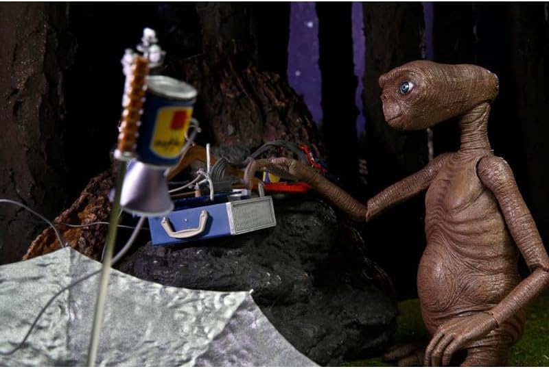 NECA - E.T 40 aniversario ULTIMATE DELUXE E.T WITH LED CHEST - Image 8