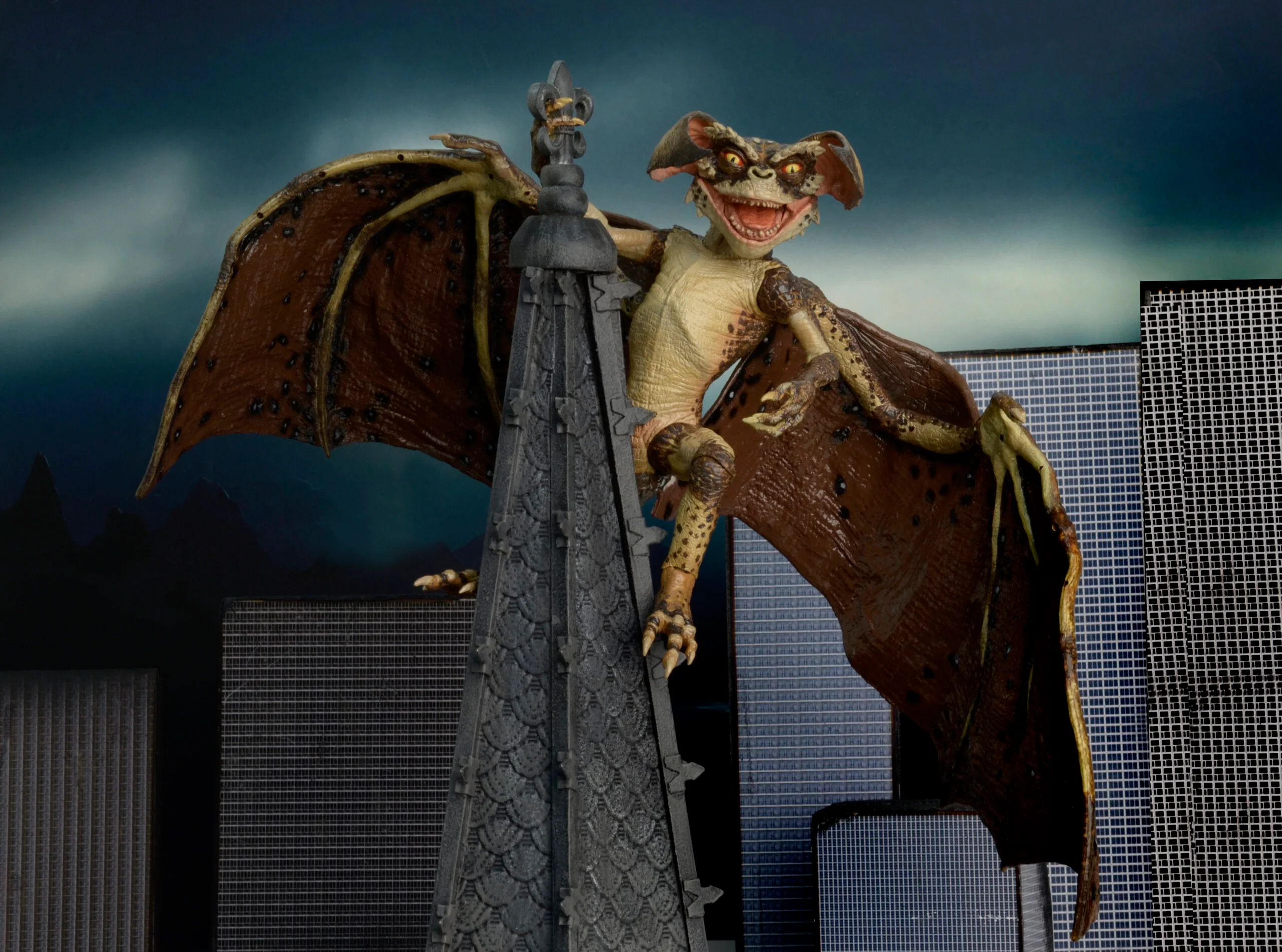 NECA - GREMLINS 2 BAT GREMLIN DELUXE ACTION FIGURE - Image 10