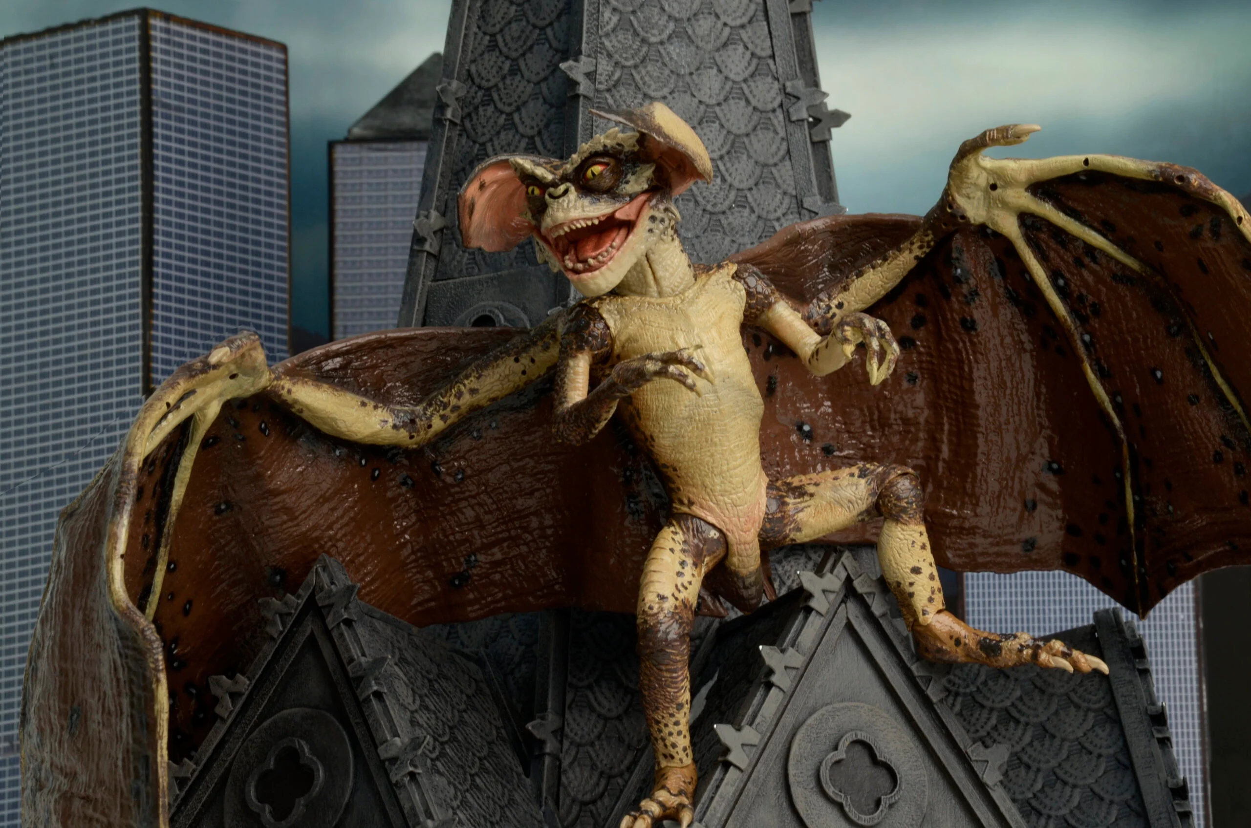 NECA - GREMLINS 2 BAT GREMLIN DELUXE ACTION FIGURE - Image 6