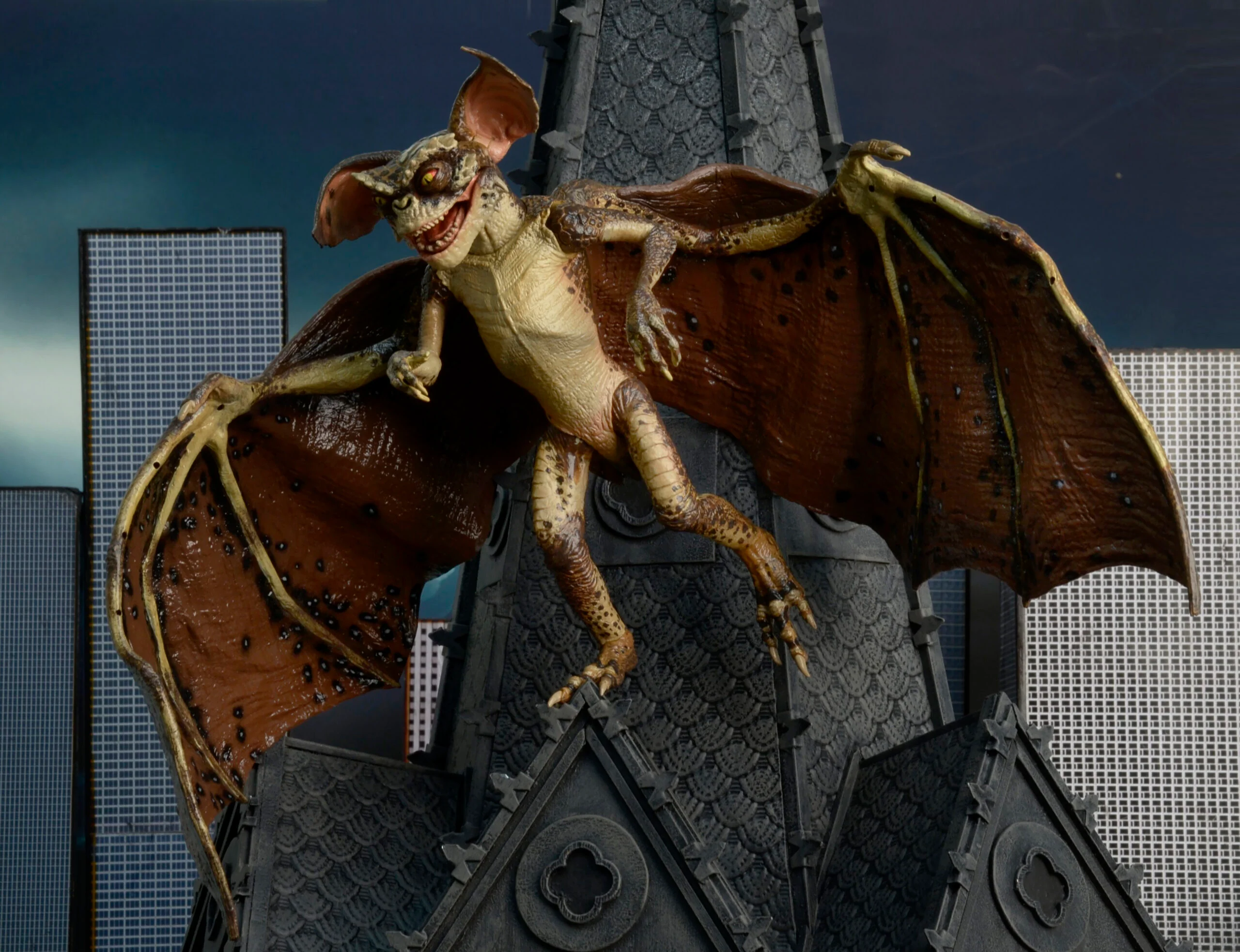 NECA - GREMLINS 2 BAT GREMLIN DELUXE ACTION FIGURE - Image 9