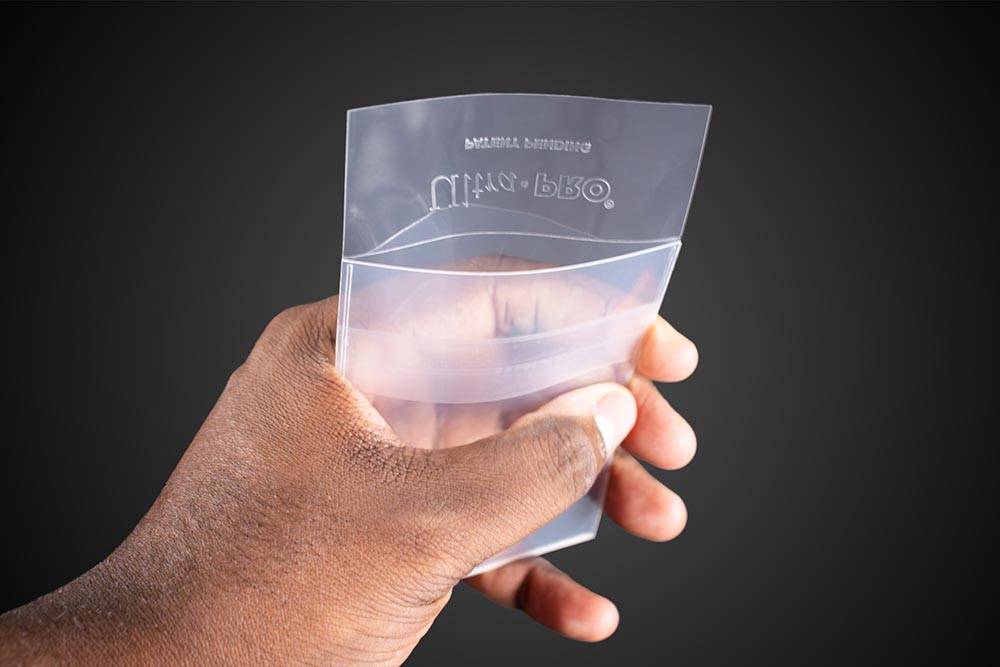 ULTRA PRO - CARD PRESERVER BLACK RIGID SLEEVES 35PT (25 UNIDADES) - Image 3